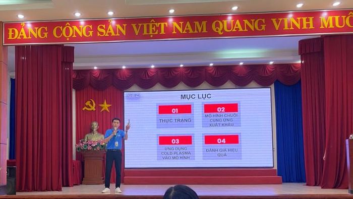 Các đội thi trình bày đề tài của mình tại Cuộc thi Cuộc thi Tài năng trẻ Logistics Việt Nam 2023.