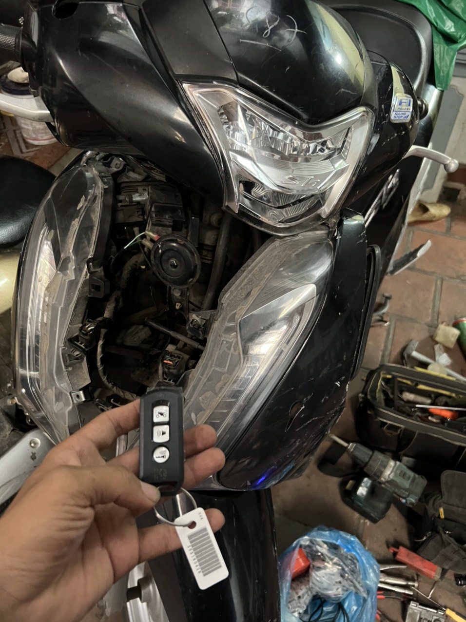 thay-khoa-smartkey-xe-may-Honda-SH.jpg