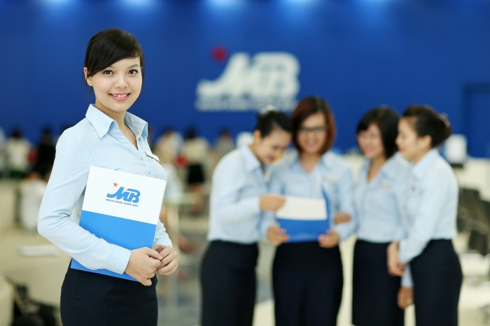 nhan-vien-mb-nhan-thuong-bang-6352-luong.jpg