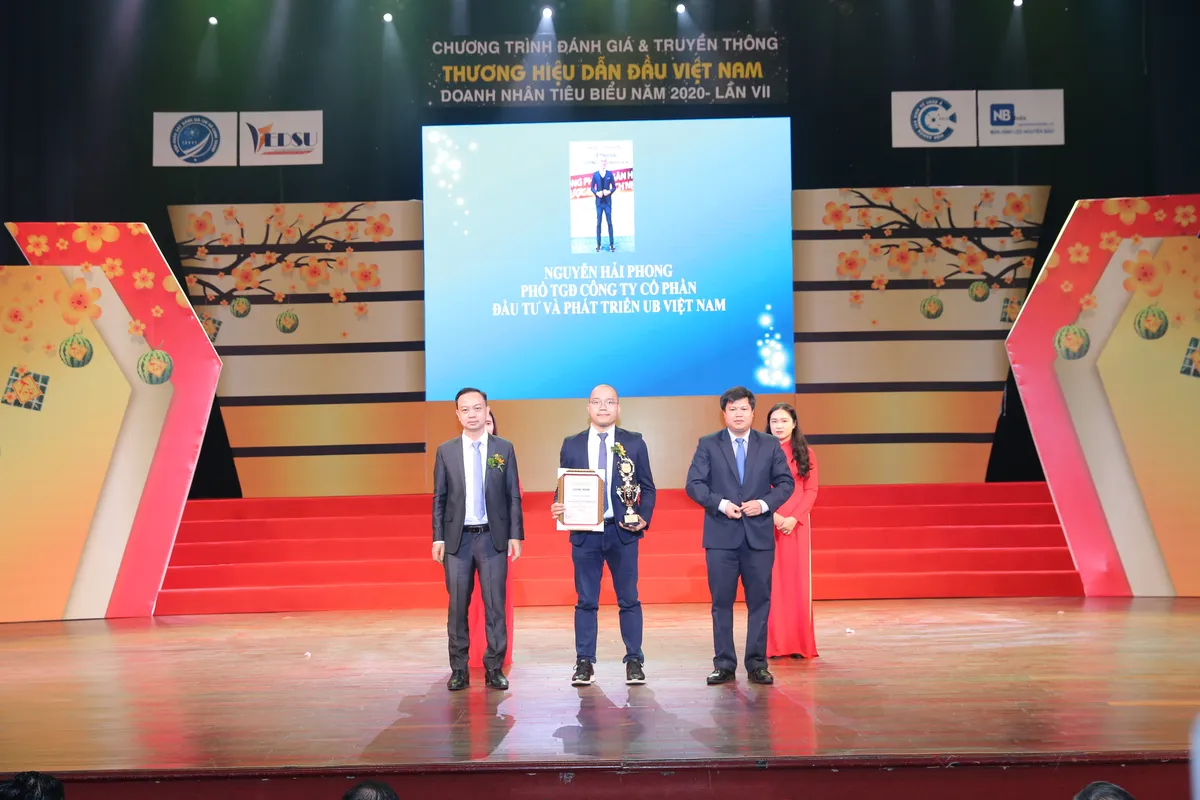 Ảnh minh họa – Phó Tổng Giám đốc UBGroup vinh dự nhận giải thưởng “Doanh nhân tiêu biểu Năm 2020”