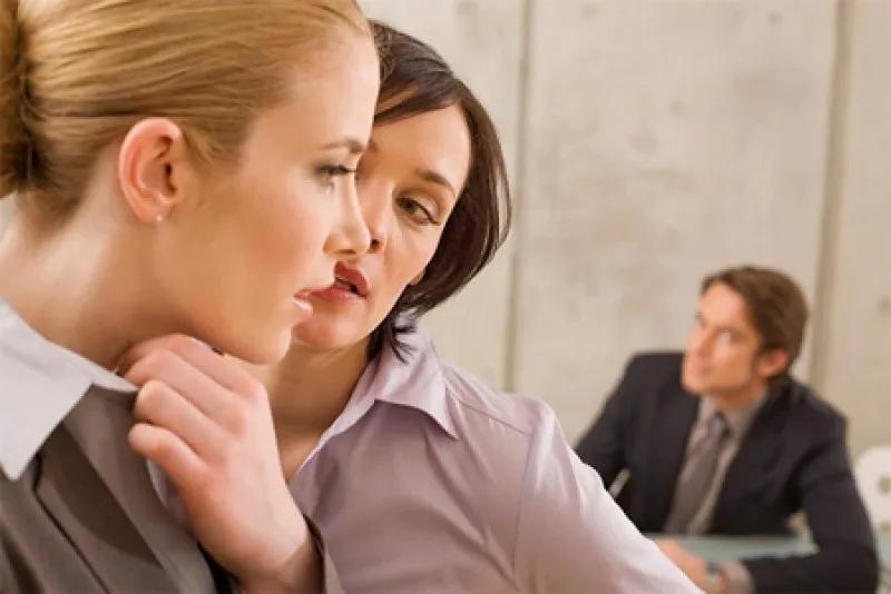 Ảnh minh họa – Chuyện chia phe, nói xấu đồng nghiệp: "Cuộc chiến hạt bụi công sở"