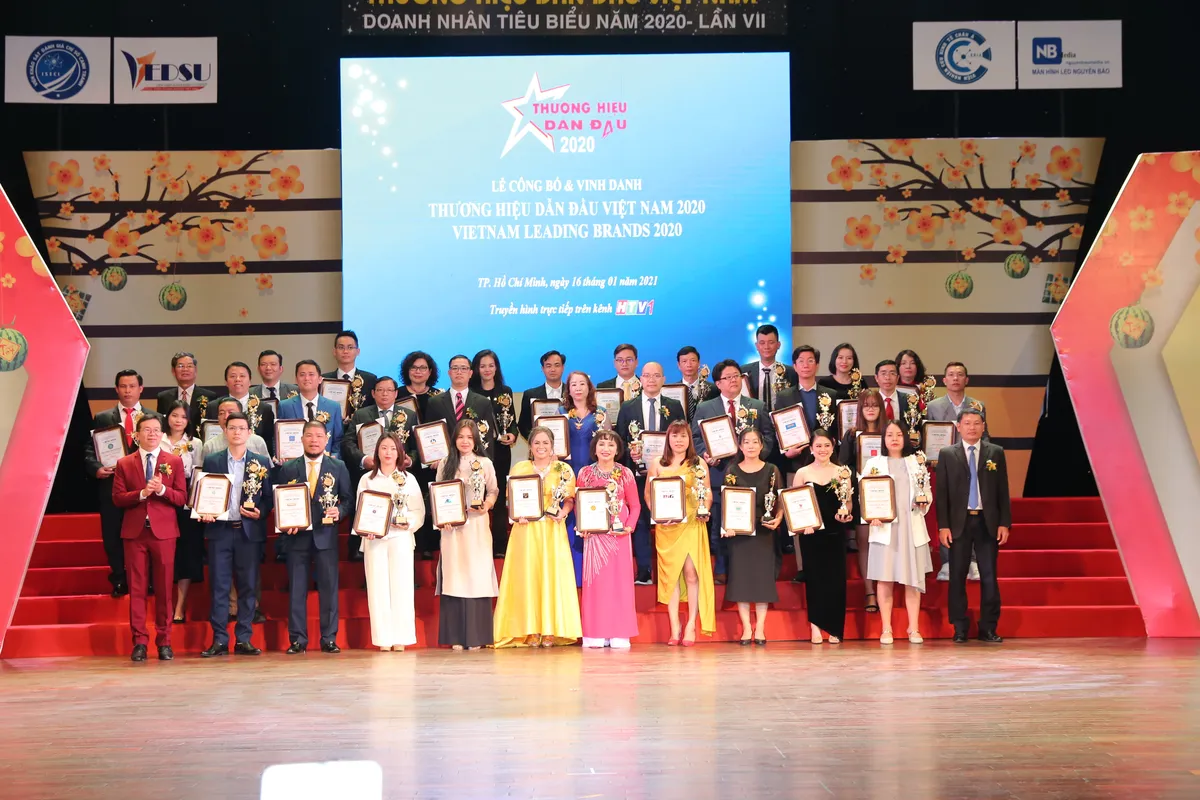 Ảnh minh họa – Phó Tổng Giám đốc UBGroup vinh dự nhận giải thưởng “Doanh nhân tiêu biểu Năm 2020”
