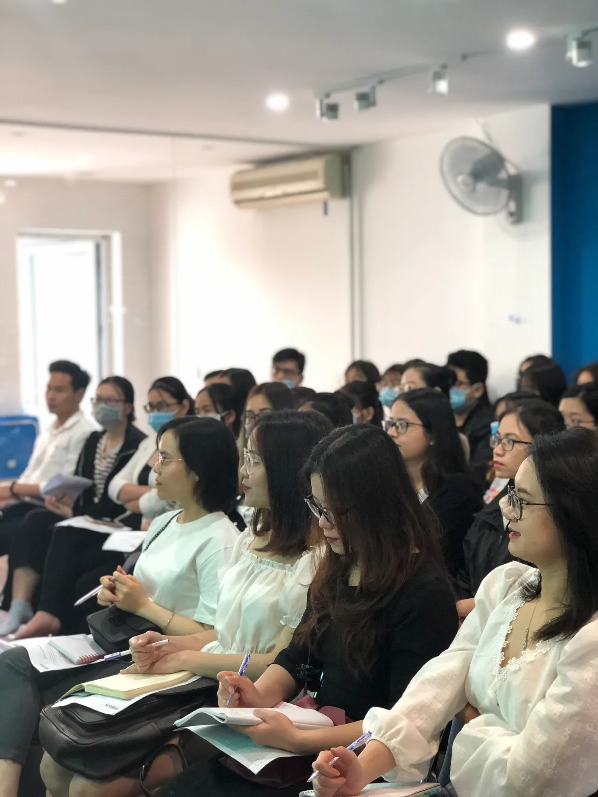 Ảnh minh họa – Talkshow "Chia sẻ các vị trí công việc, cơ hội tuyển dụng ngành ngân hàng và định hướng kỹ năng viết CV - trả lời phỏng vấn"