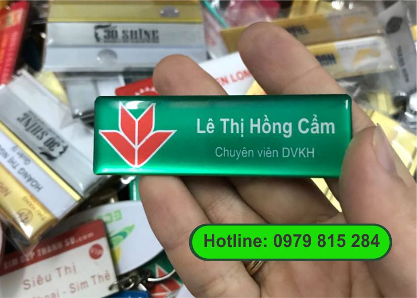 Ảnh minh họa – Làm thẻ tên nhân viên ngân hàng